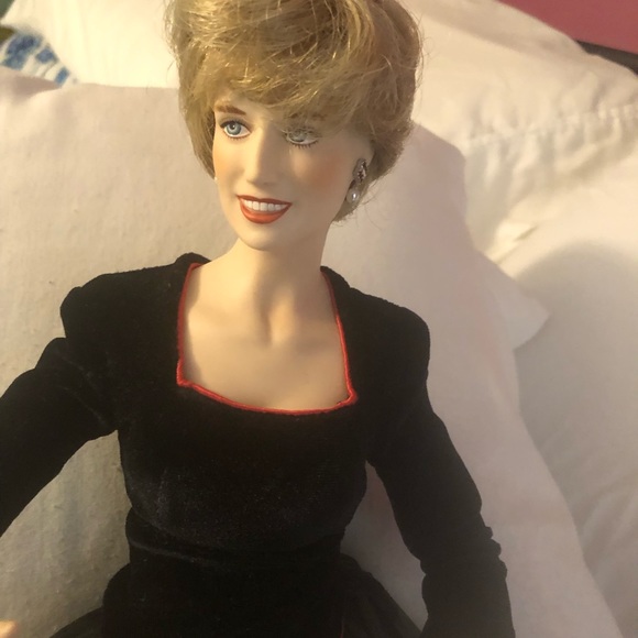 COPY - 1989 Princess Of Wales Diana Porcelain Vintage Doll Not In Box VGC - Picture 6 of 7